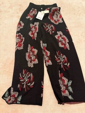 LAIA Black Knit Wide-Leg Pants with Red & Cream Floral Jacquard